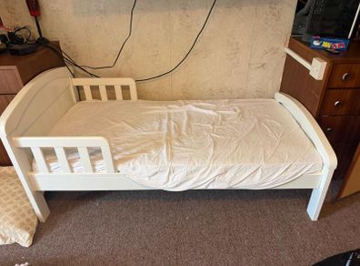Toddlers bed