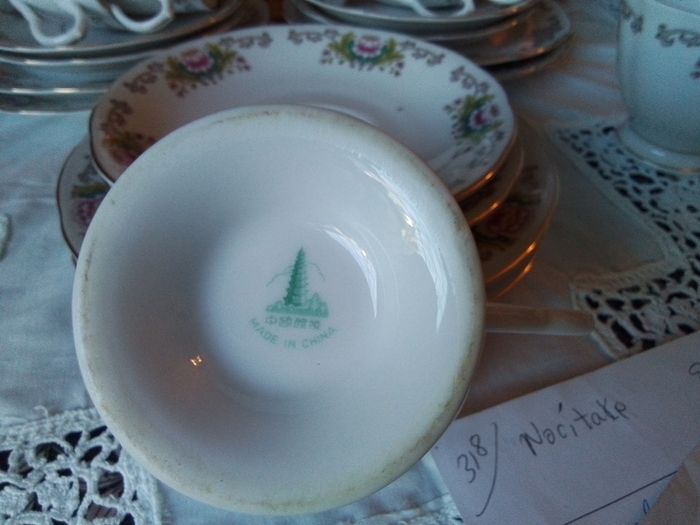 Eighteen Piece China Teset