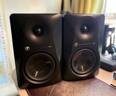 Mackie MR524 Studio Monitors Speakers - PAIR with Mackie BIG KNOB controller!