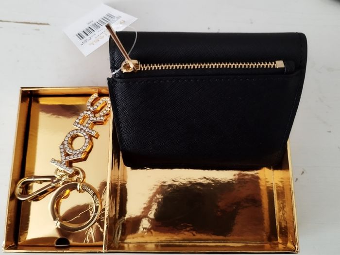 Michael Kors Balck Wallet Zip with Golden Key Ring