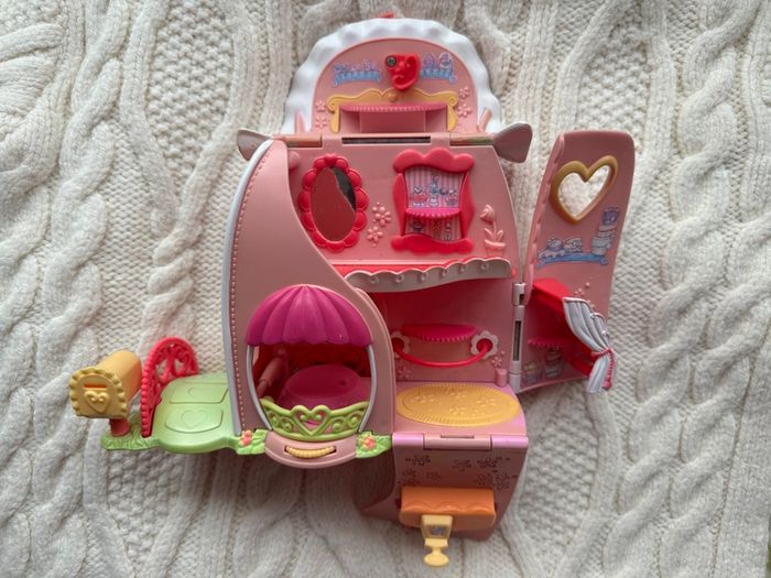 2006 My Little Pony Fancy Fashions Boutique Purse House Playset, Purse Only Used Please look at the pictures