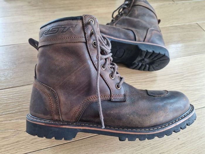 RST old style looking boots