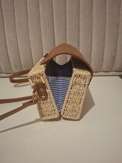 womans handbag