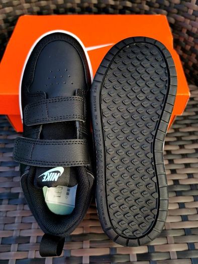 Girl's/boy's NIKE runners NEW size UK 10