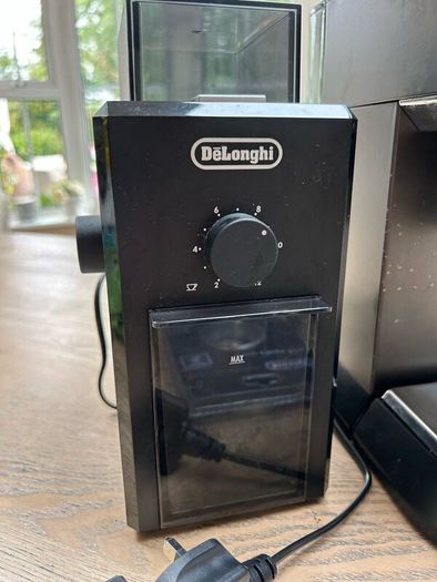 DeLonghi Coffee Machine and Grinder