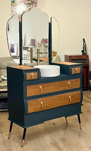 A Striking, Bespoke Bathroom Vanity
