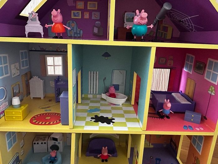 Peppa Pig wooden playhouse with accessories