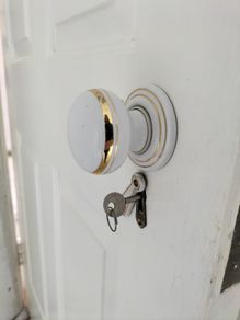 Porcelain door knobs