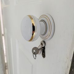 Porcelain door knobs