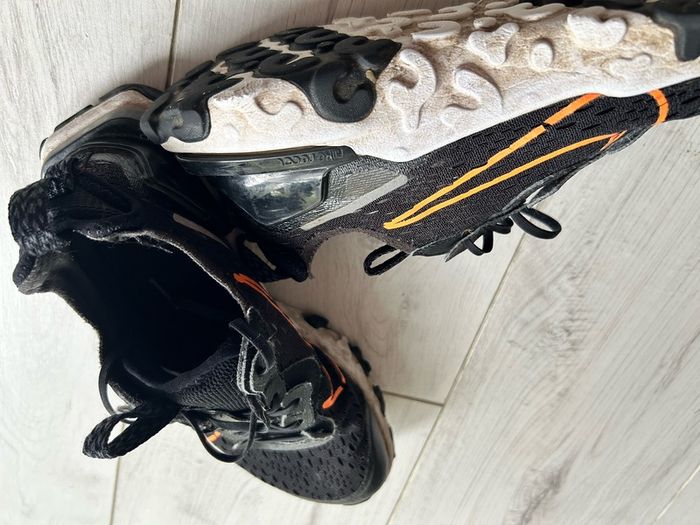 Nike D/M/S/X Dimsix black orange boys runners trainers size 4