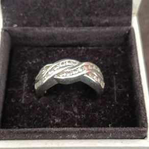 925 silver ring with lovely cubic zirconia stones