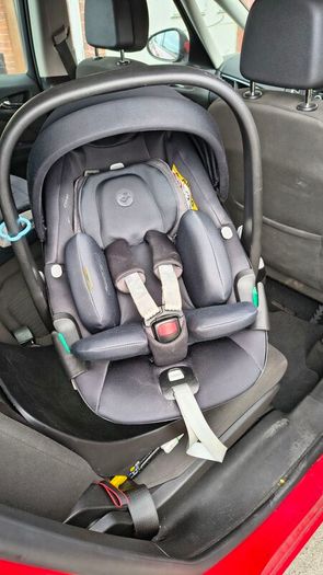 maxi Cosi pearl 360 car seat and base