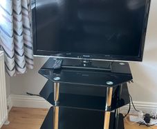 32" Panasonic TV and stand