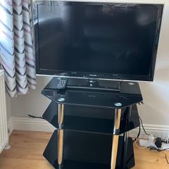32" Panasonic TV and stand