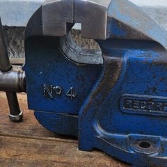 Record No4 bench vice