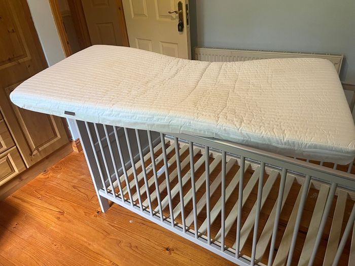 Baby cot bed & toddler bed with mattress