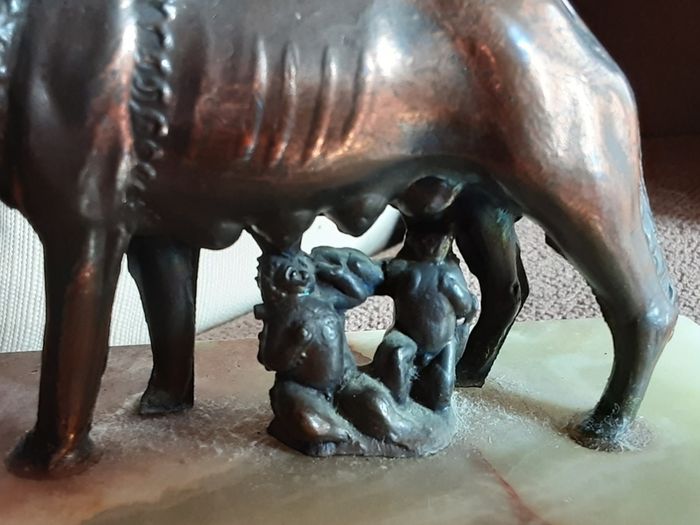 romulus and remus figurine