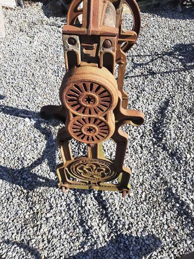 Antique mangle excellent condition delivery available