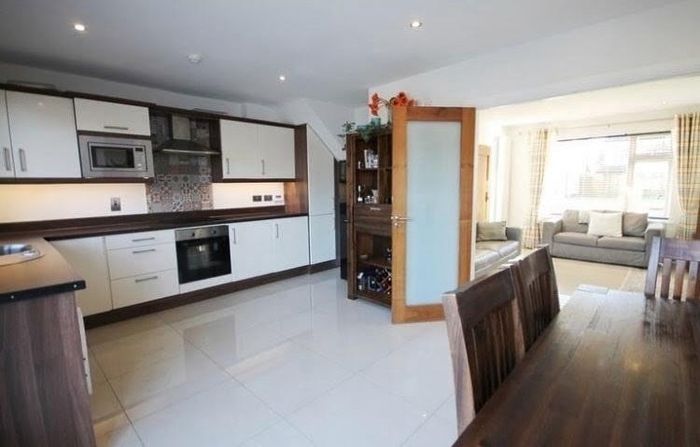 Fitted kitchen