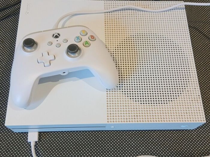 Microsoft Xbox One S 1TB White Console Bundle Fully Tested