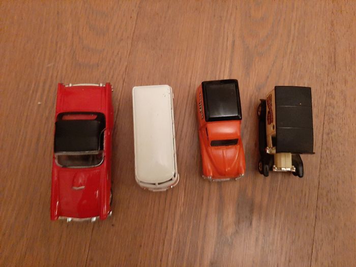 Toy cars x 4