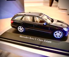 Mercedes TOY E-class model 1:43