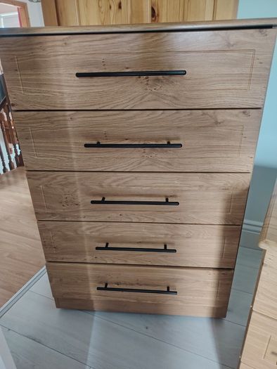 Bedroom furniture set
