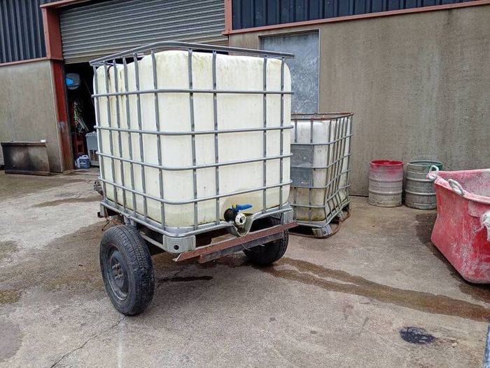 water bowser/ drinker trailer