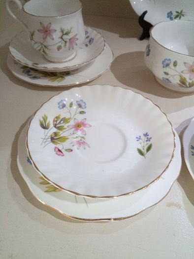 15 piece Tea set 'Wild Anemone' Richmond Bone China