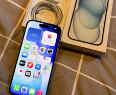 Iphone 15  ( Unlocked & Like New )