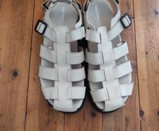 Merrell ladies leather fisherman style sandals size 7