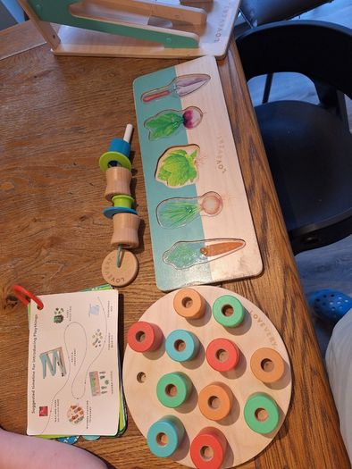 Lovevery The Adventurer Play kit age 16-18 months