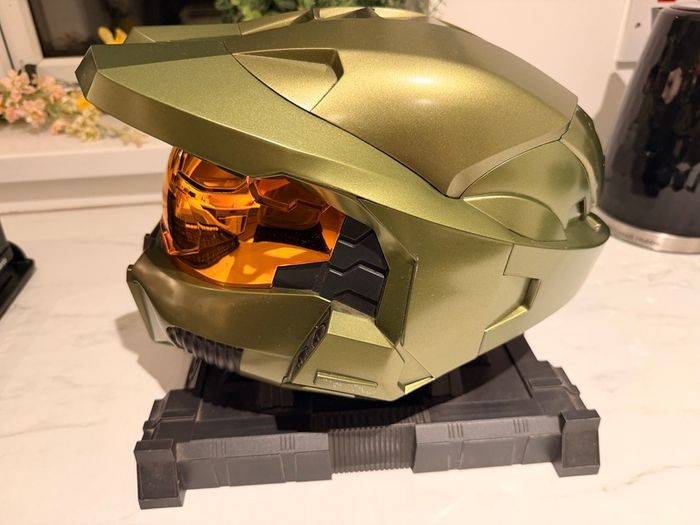 Halo 3 master chief helmet and stand