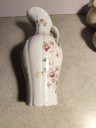 Lovely Vase Royal Porzellan Bavaria K P M Germany Handarbeit.