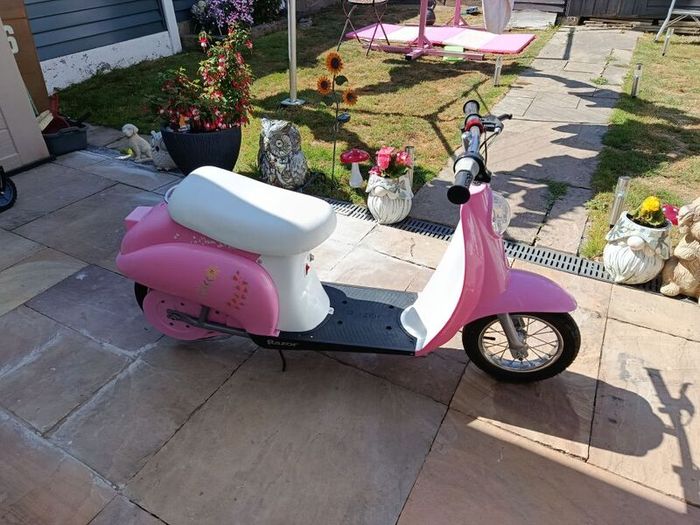 Razor Kids Pocket Mod Capri  Moped Pink