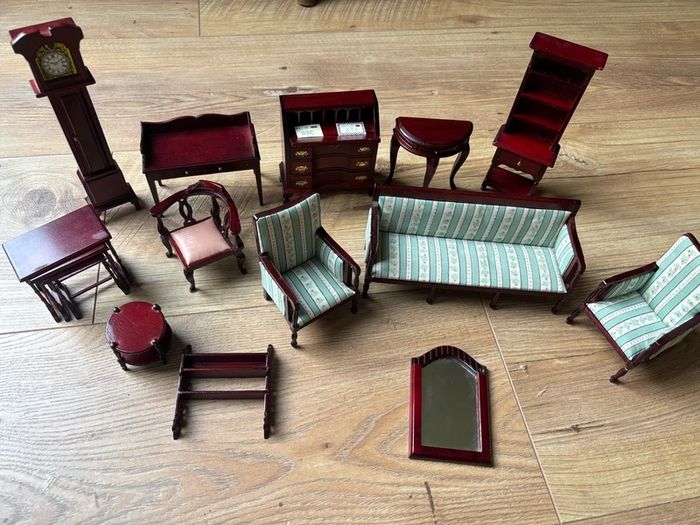 Quality Dolls House Mahogany Furniture Set 12 pieces