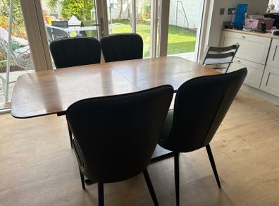 Calligaris Kitchen Table & 4 chairs