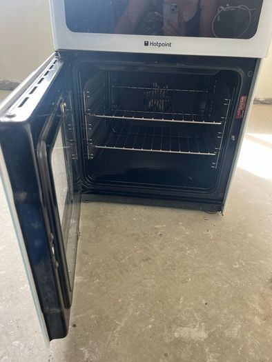 HOTPOINT electric free standing double cooker for sale