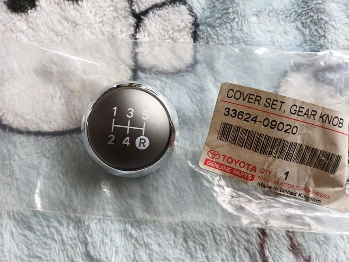 Genuine Toyota Auris,verso,yaris, 5 Speed Gear Knob Cover 33624-09020