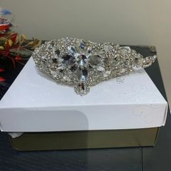 Sparkling diamond headpiece