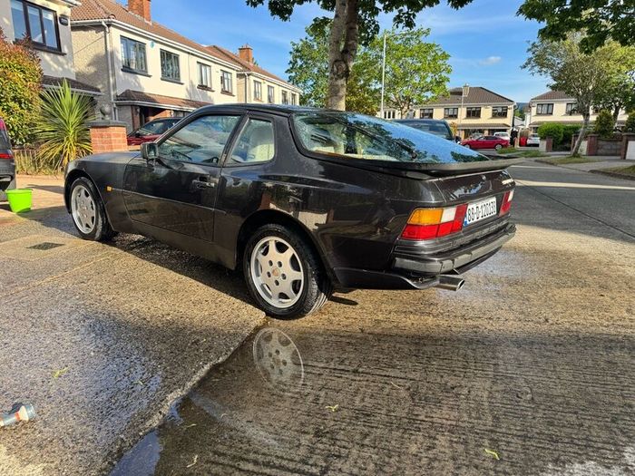 Porsche 944S