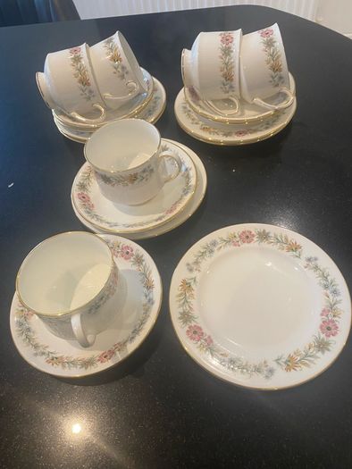 Royal Albert Belinda 18 piece tea set