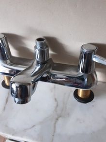 Bath mixer taps