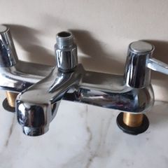 Bath mixer taps