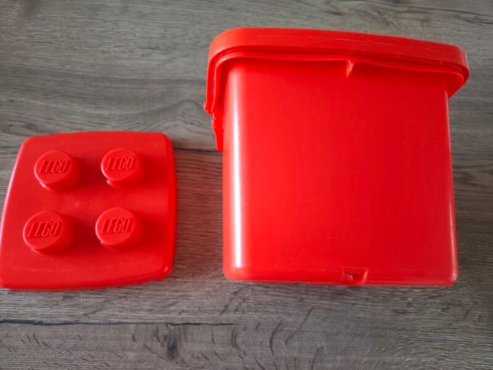 1980s vintage Lego red bucket