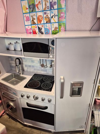 Kidcraft play kitchen