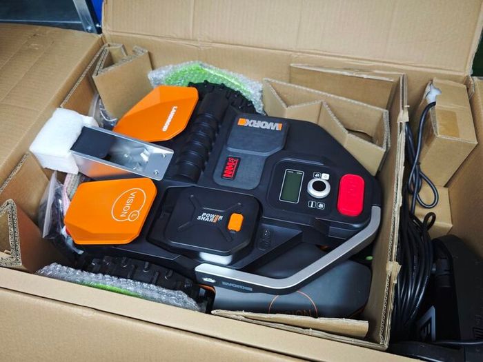 Sale!! Worx Landroid Vision L1600 WR216E Robot Mower - Complete Kit!