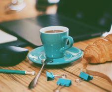 French tutor available for 1 to 1 lessons online ; all levels welcome
