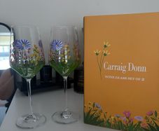 Set of 2 wine glasses