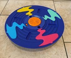 Level out balance board game